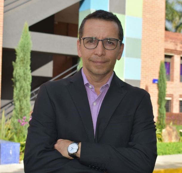 Professor Enrique Ramírez R representante da Universidade ICESI no Conselho Editorial CBCC