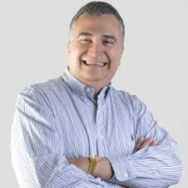 Felipe Pérez, professor sorridente do INCAE, representante do CBCC 